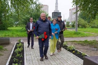 Губернатор Омутнинского района почтили память Защитников Отечества