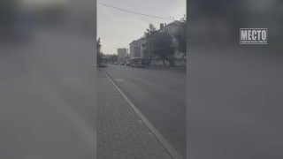 Подростки катаются на крыше автобуса в Кирове: видео шокирует!